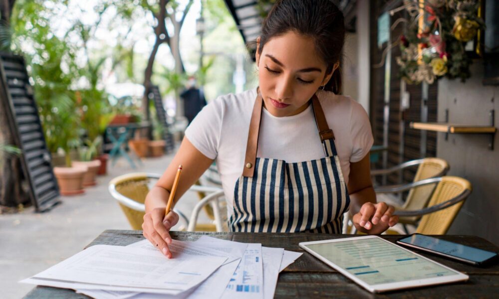 How to Become a Restaurant Consultant